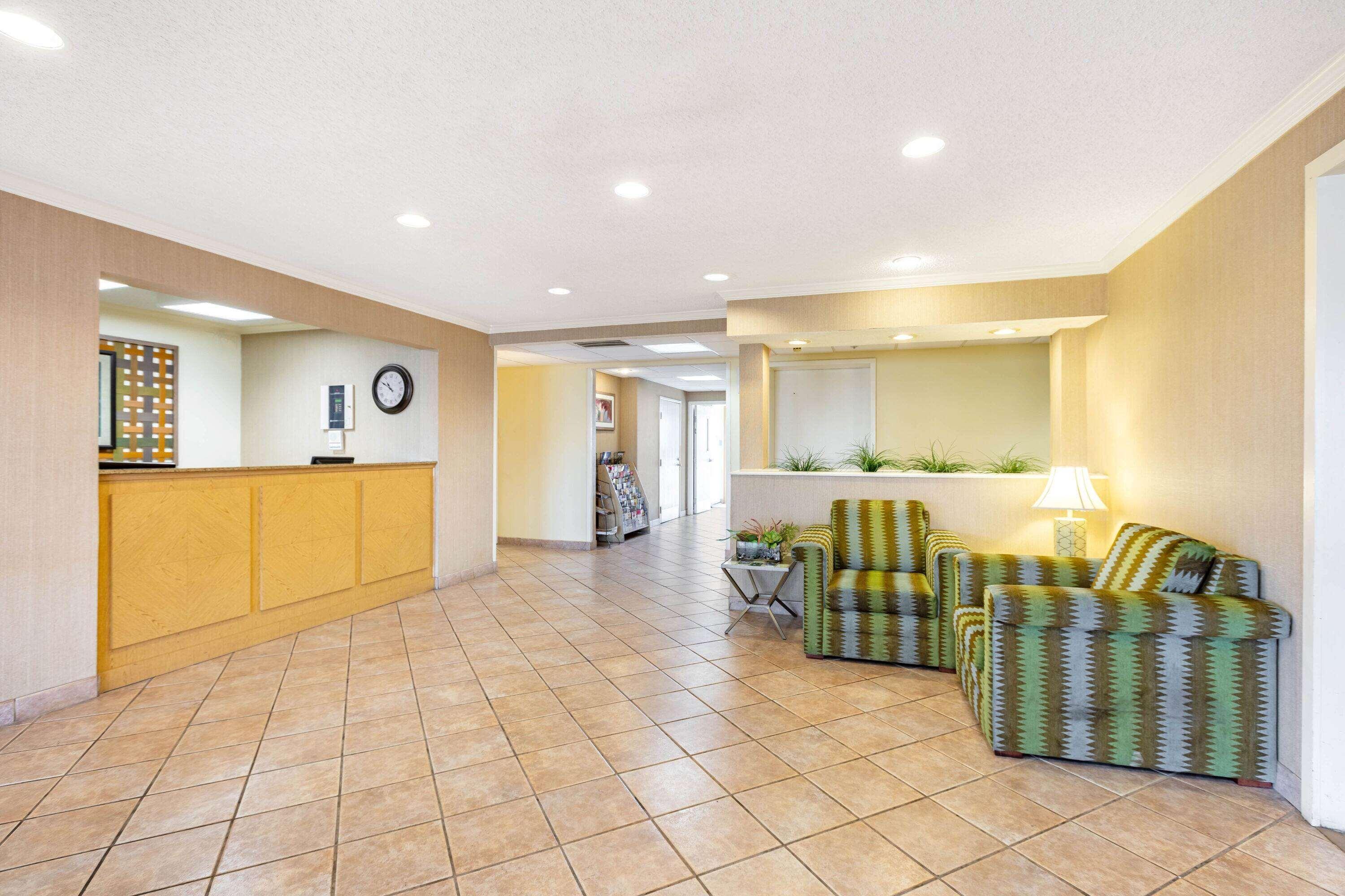 La Quinta By Wyndham East Hotel