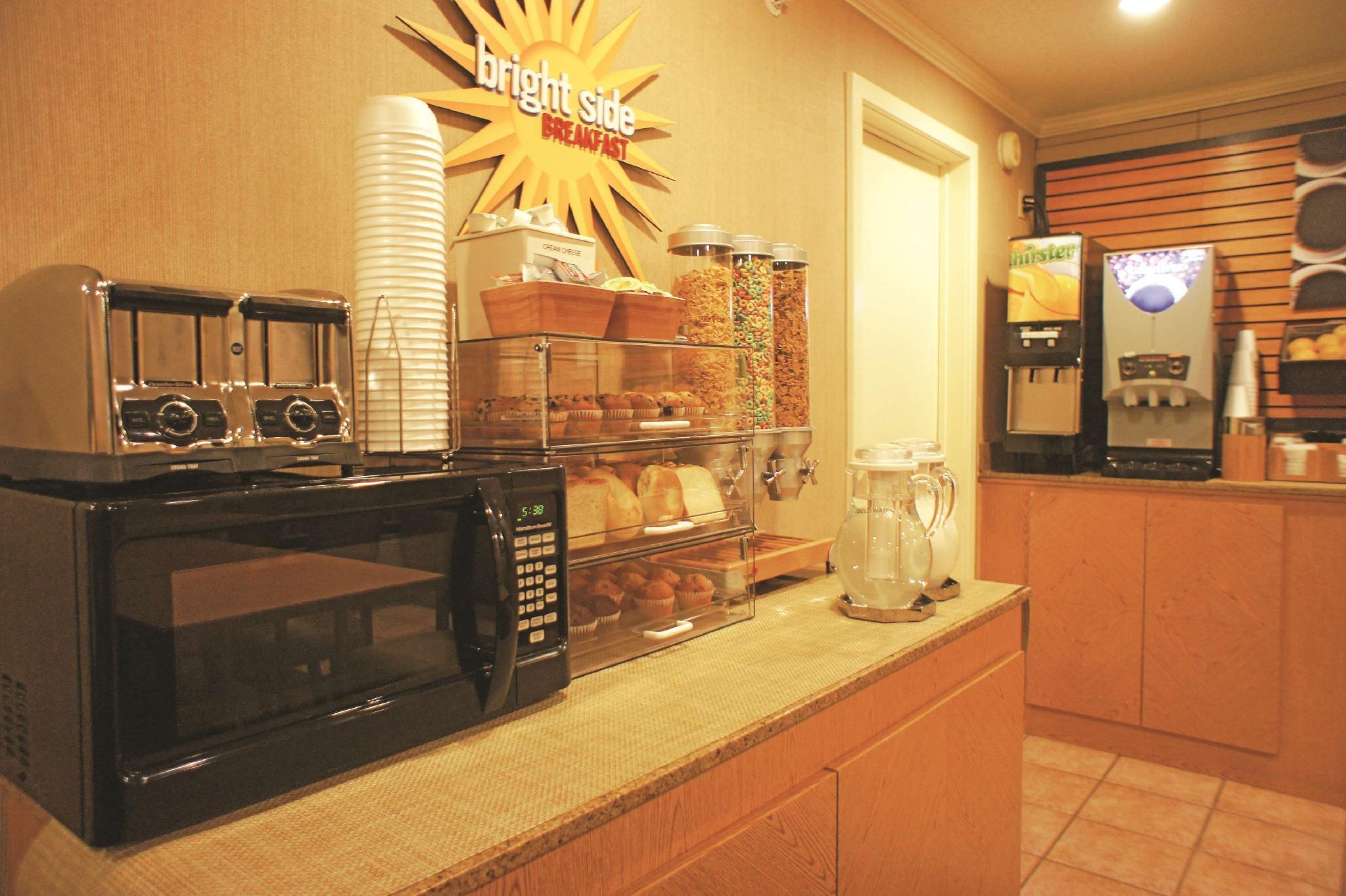 La Quinta By Wyndham East