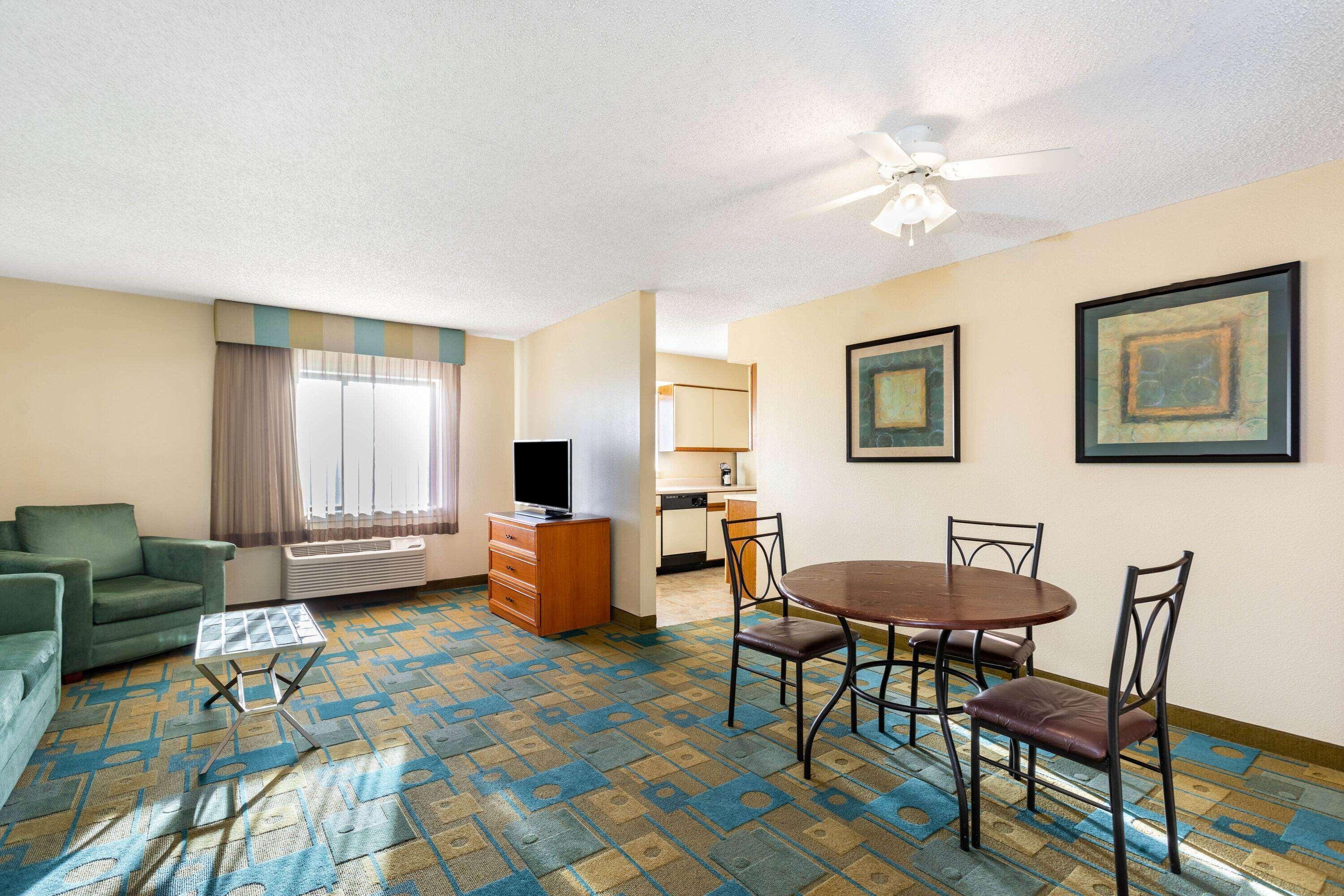 La Quinta By Wyndham East